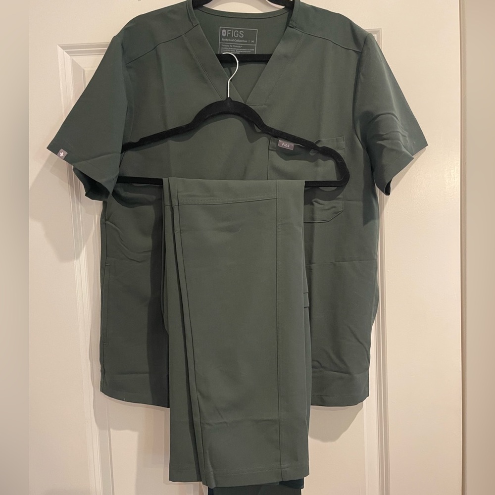 Men’s Scrubs